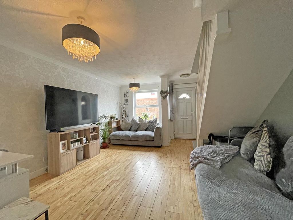 Property photo 2 of 13 Blake Gardens 4 - Living Room Front.Jpg