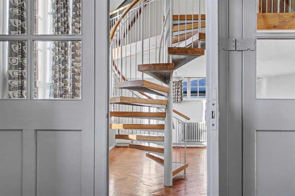 Property photo 3 of 30 Reception