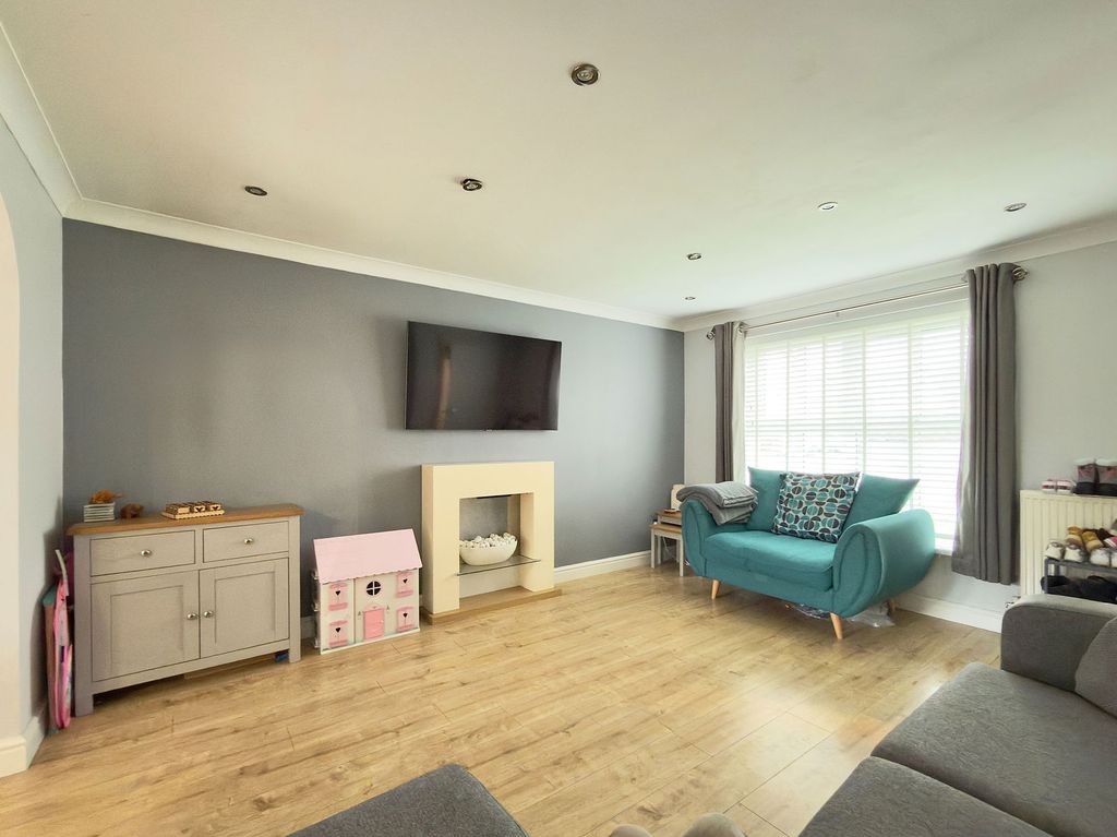 Property photo 3 of 27