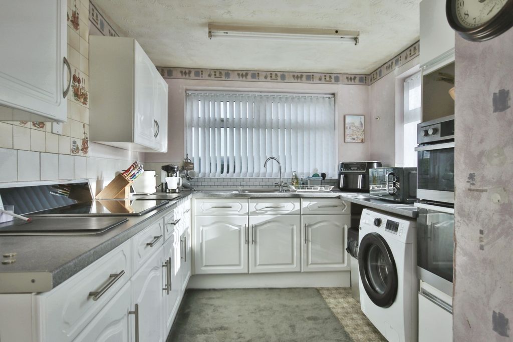 Property photo 2 of 24 4000406