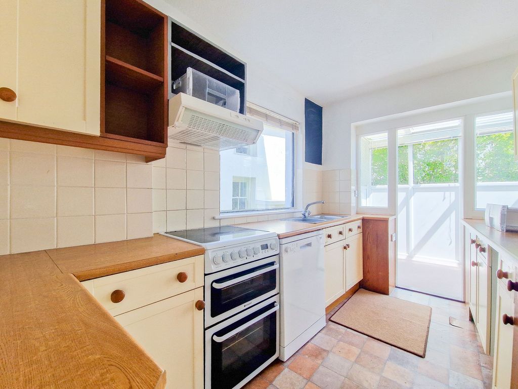 Property photo 2 of 32