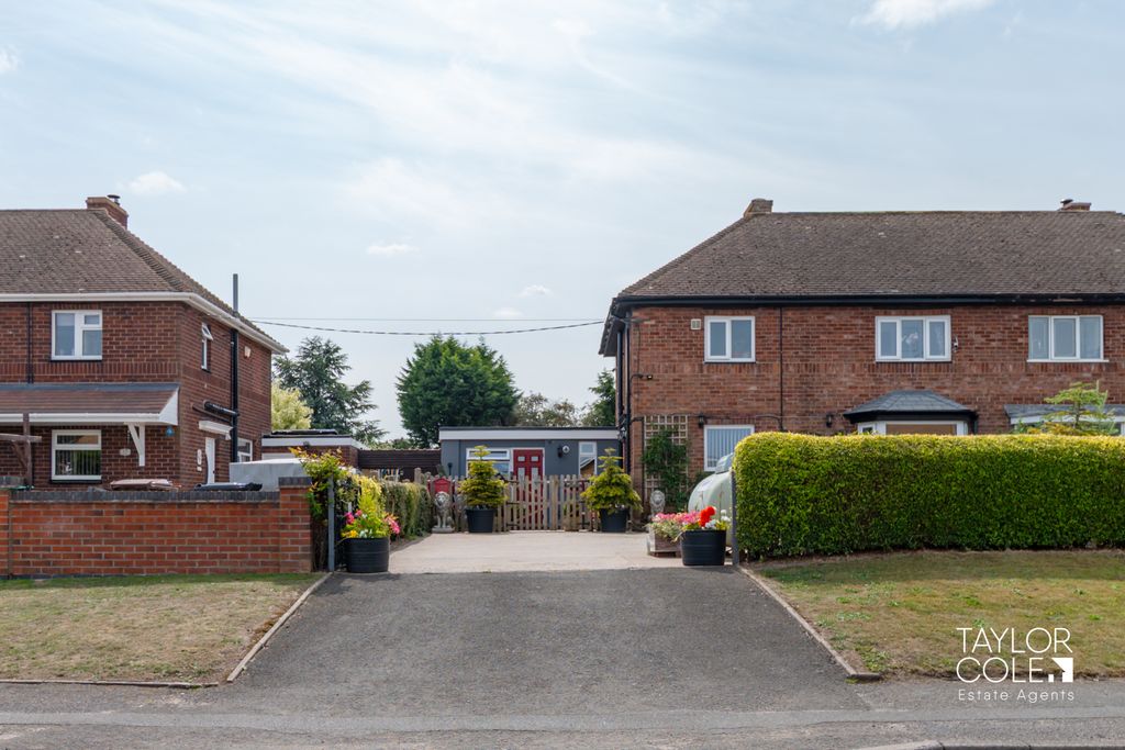 Property photo 2 of 40