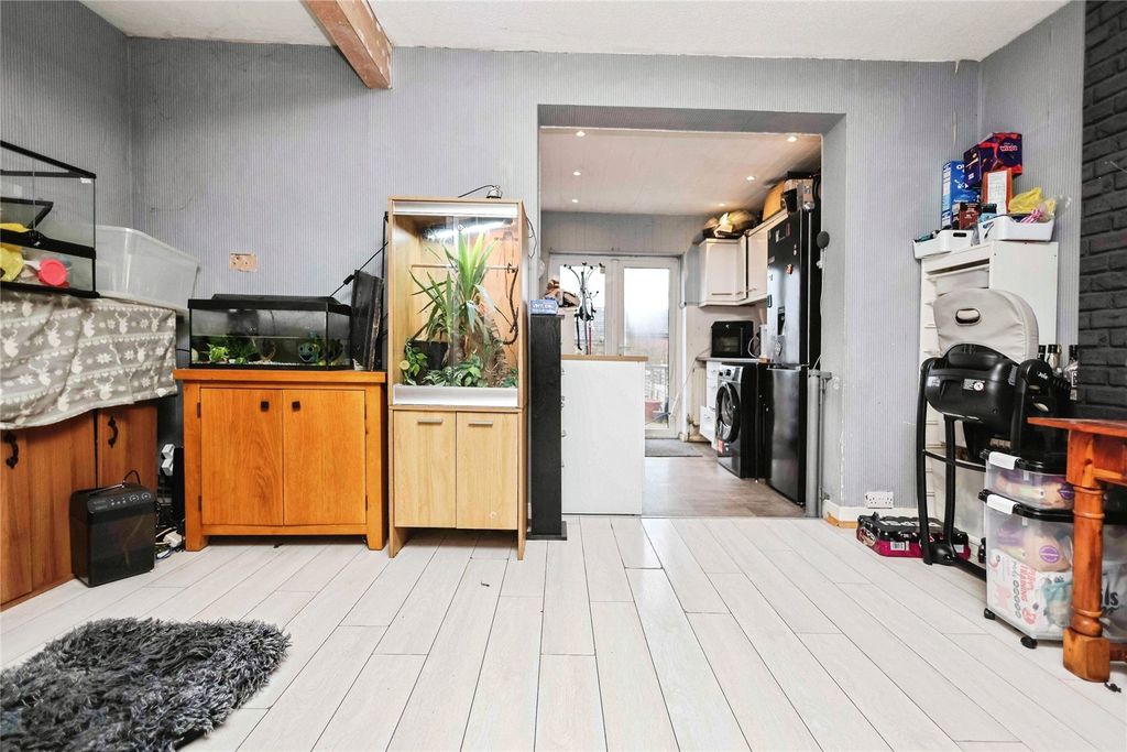Property photo 2 of 16 Picture No. 12
