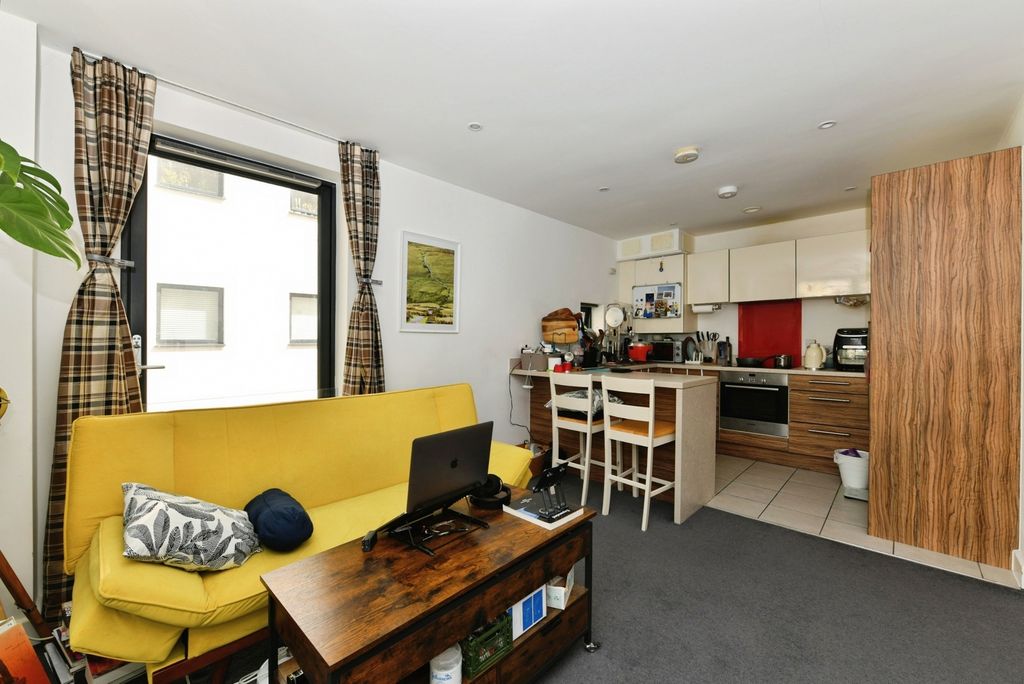 Property photo 3 of 9 Pbox-Img.Jpg