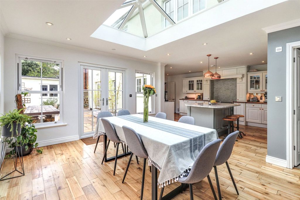 Property photo 3 of 19 Kitchen/Breakfast Rm