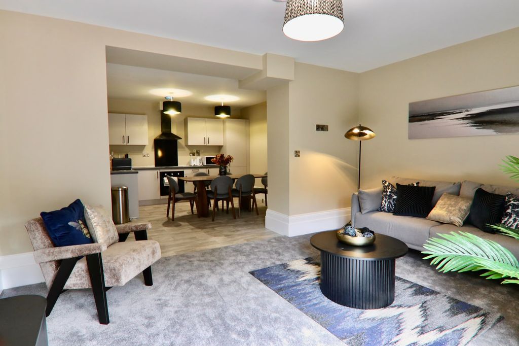 Property photo 1 of 30 Apartment 2 – Luxury Fully Furnished 2-Bedroom Garden Apartment | Monarch House, Wakefield City Centre