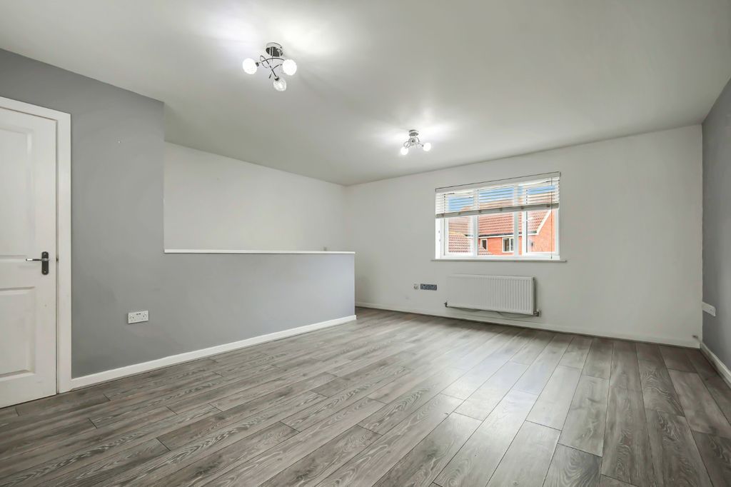 Property photo 2 of 8 4962662