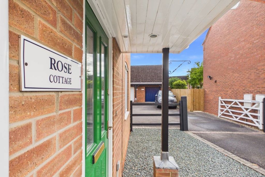 Property photo 2 of 24 Stunning Rose Cottage Book Now To View