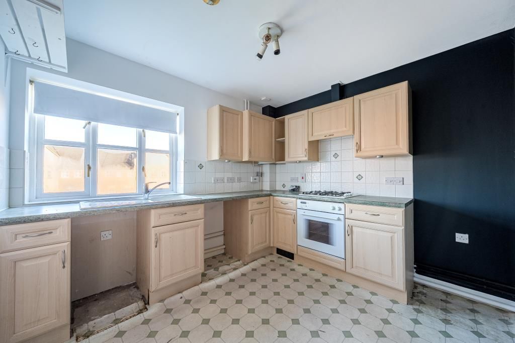 Property photo 2 of 10 Kitchen