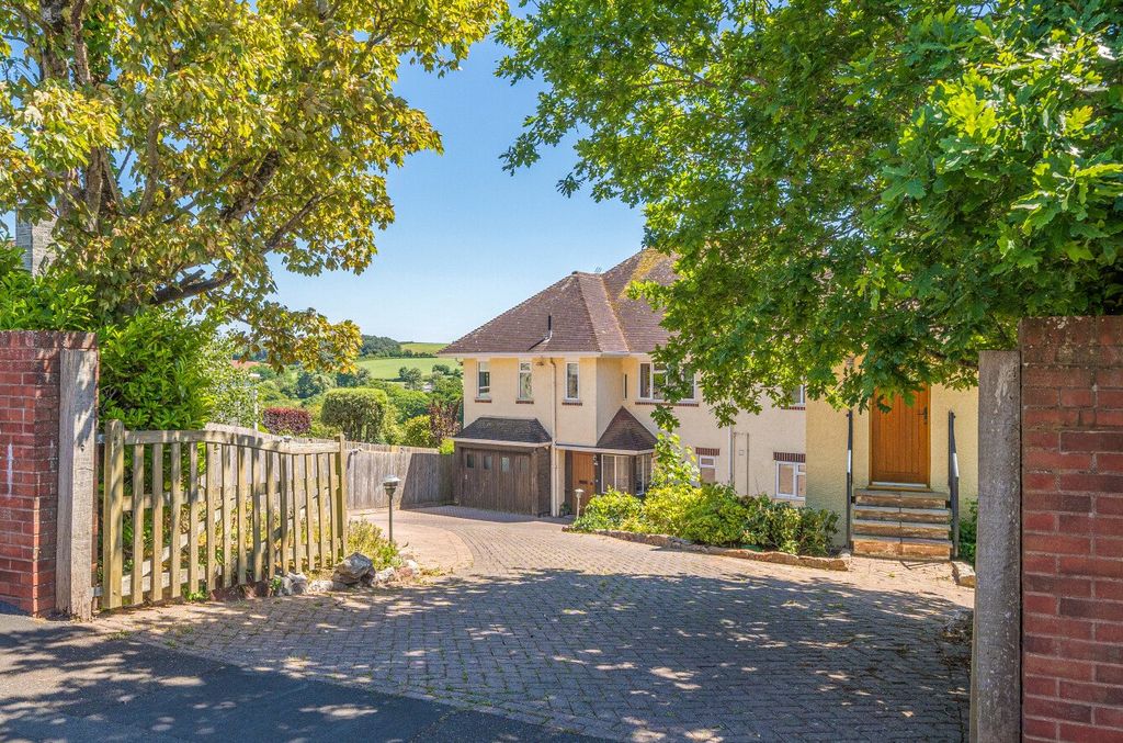 Property photo 1 of 14 Entrance