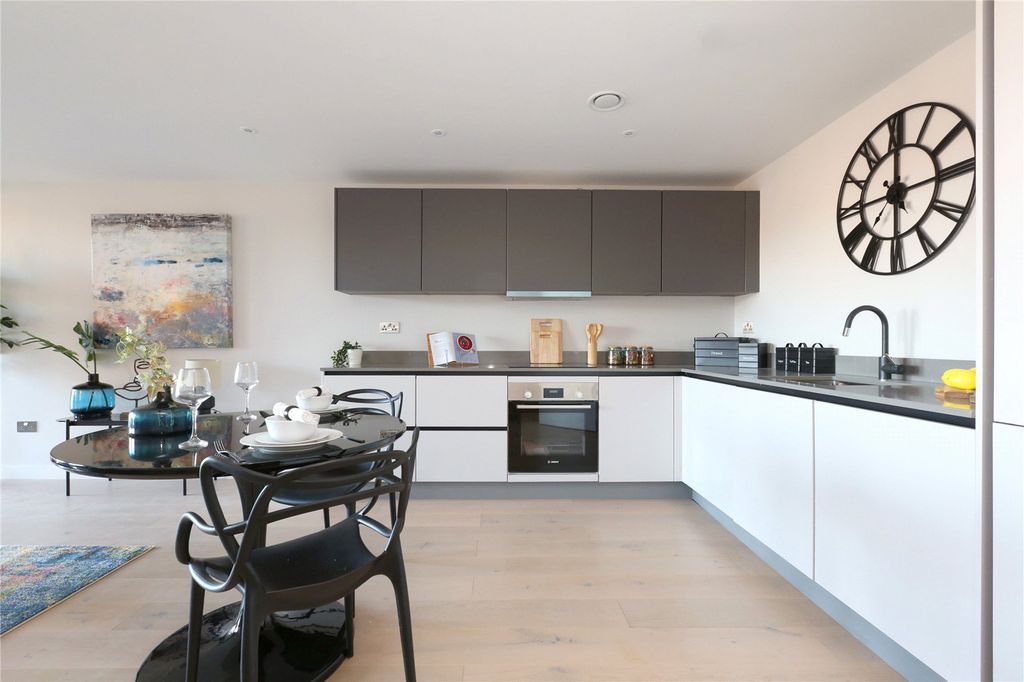 Property photo 3 of 8 Kitchen