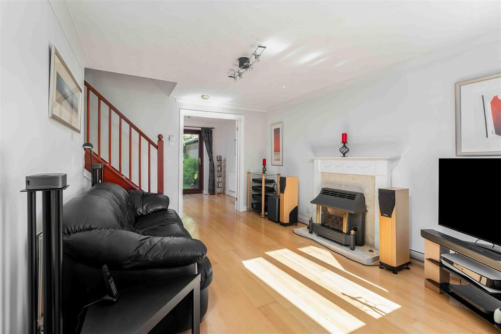 Property photo 2 of 12 33 Longworth Close, Banbury-5.Jpg