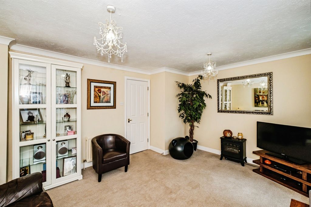 Property photo 3 of 14