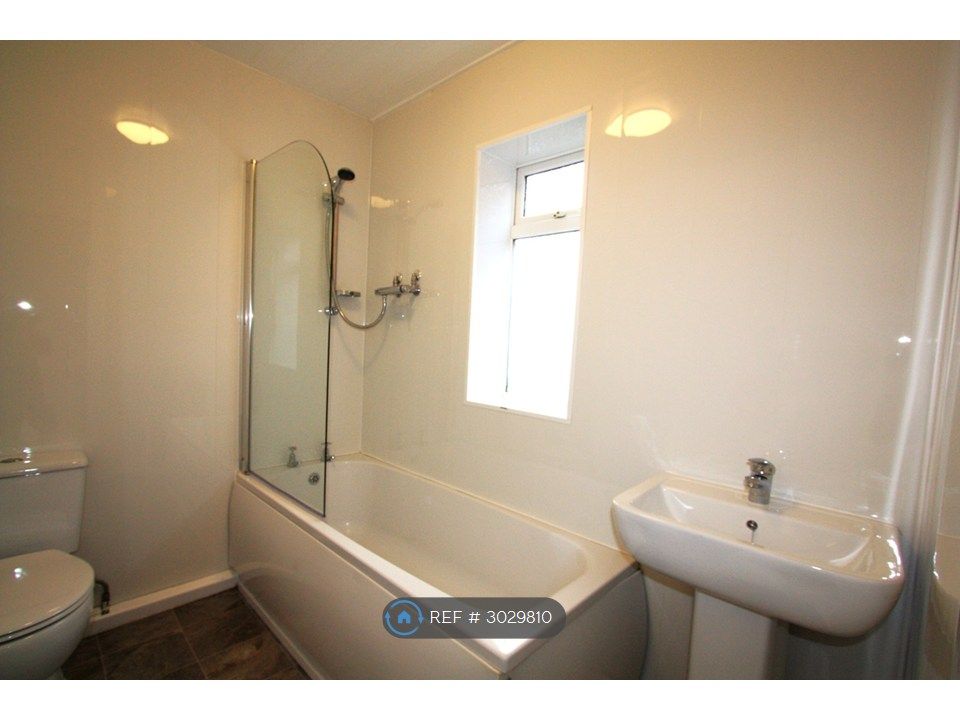 Property photo 2 of 7 Bathroom