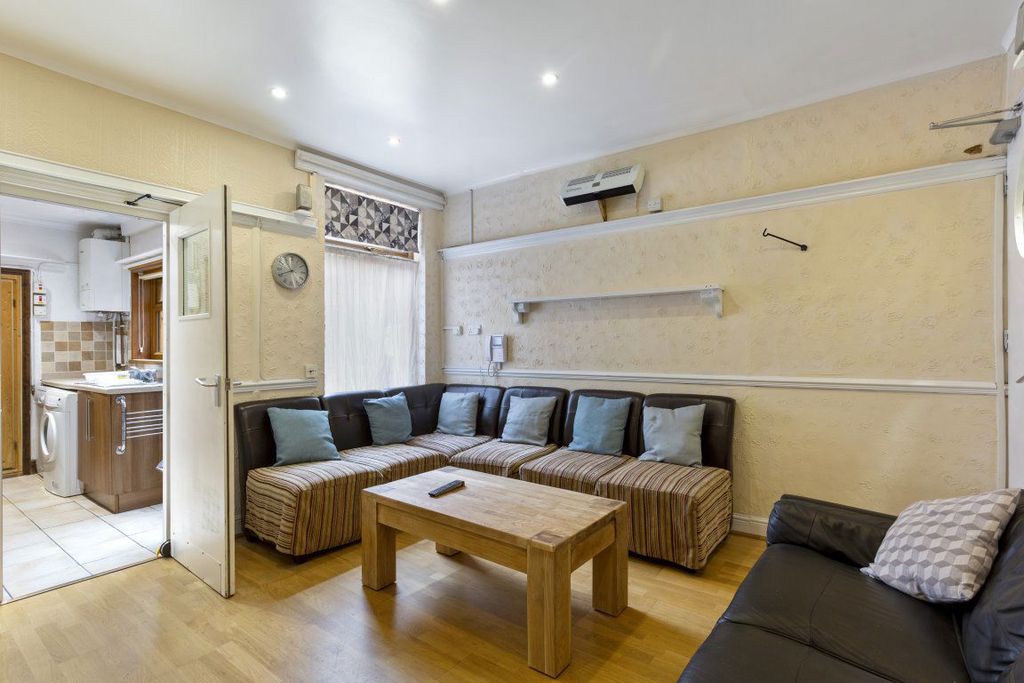 Property photo 1 of 18