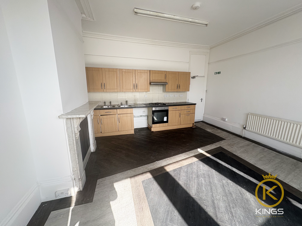Property photo 3 of 13 5A Albert Road (2)