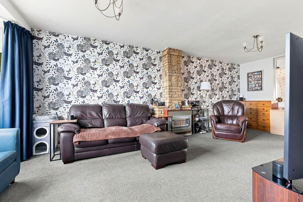 Property photo 3 of 37 Living Room
