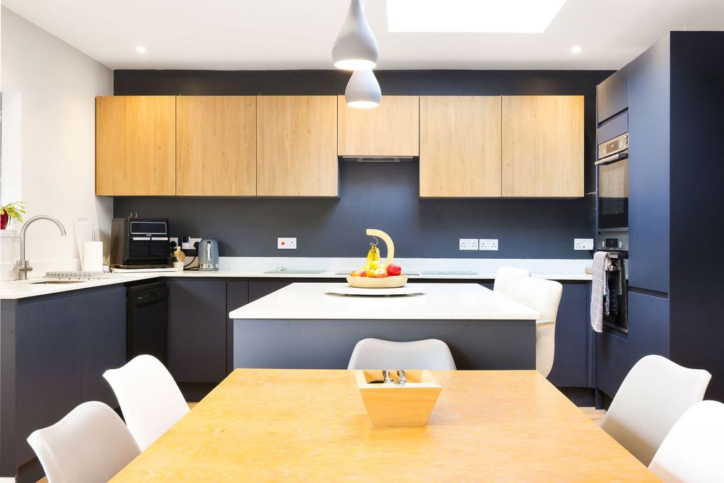 Property photo 2 of 23