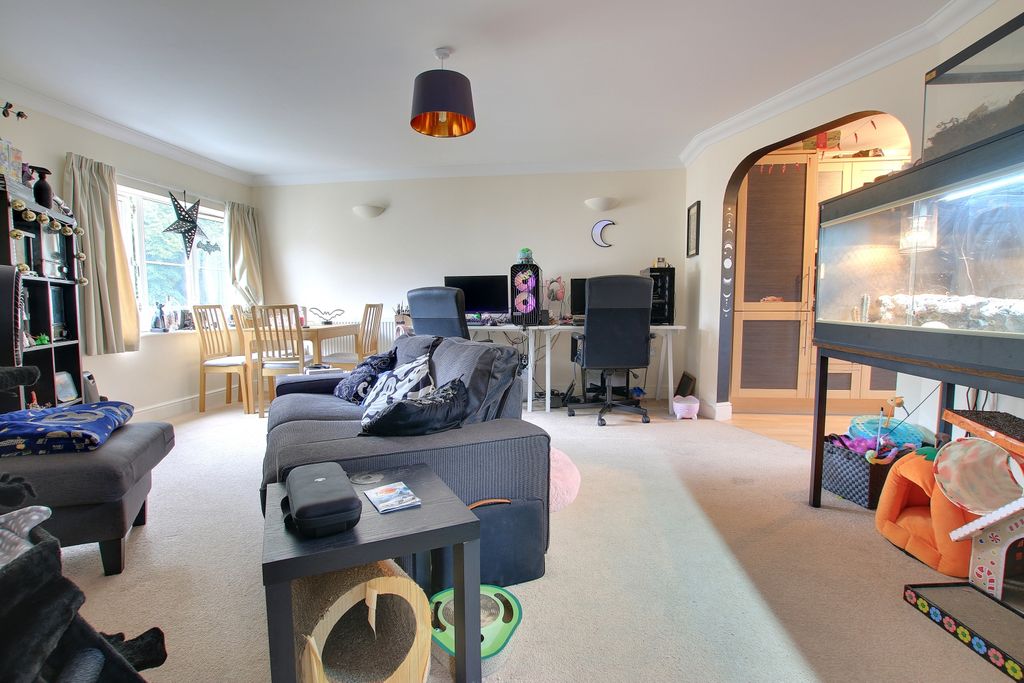 Property photo 2 of 9 Img_3517-Img_3519