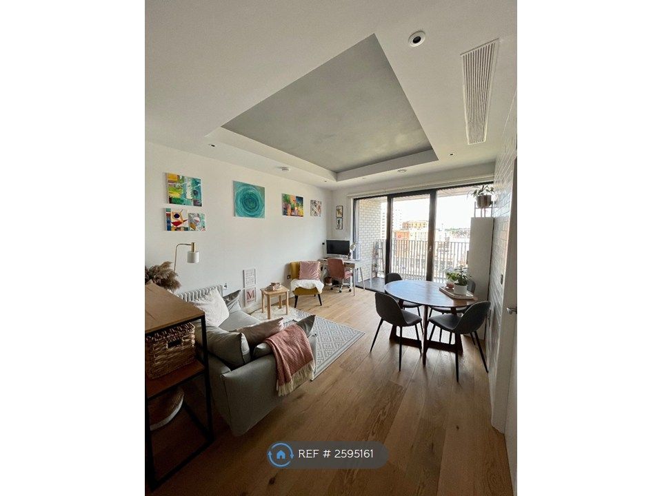 Property photo 1 of 14 Lounge 2