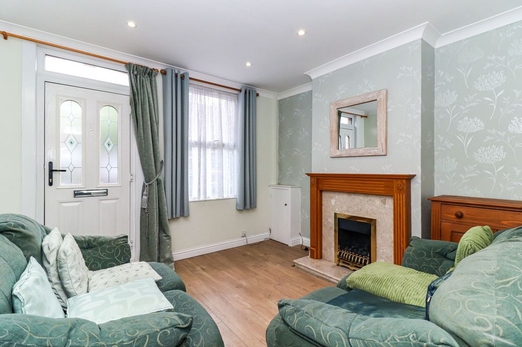 Property photo 2 of 17
