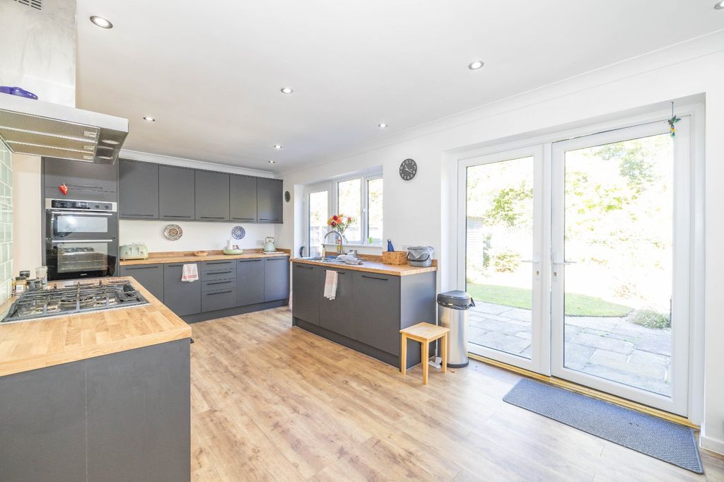 Property photo 3 of 17 Picture 3