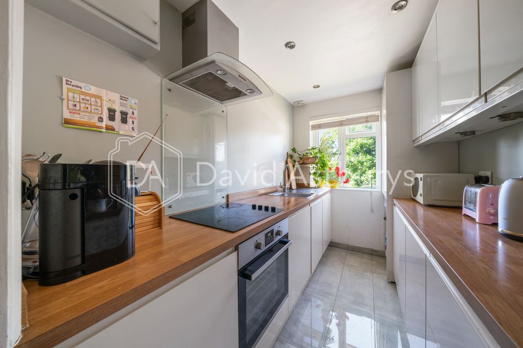 Property photo 3 of 9