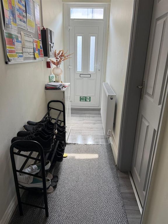 Property photo 3 of 14 Hallway