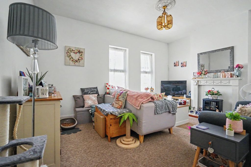 Property photo 2 of 25