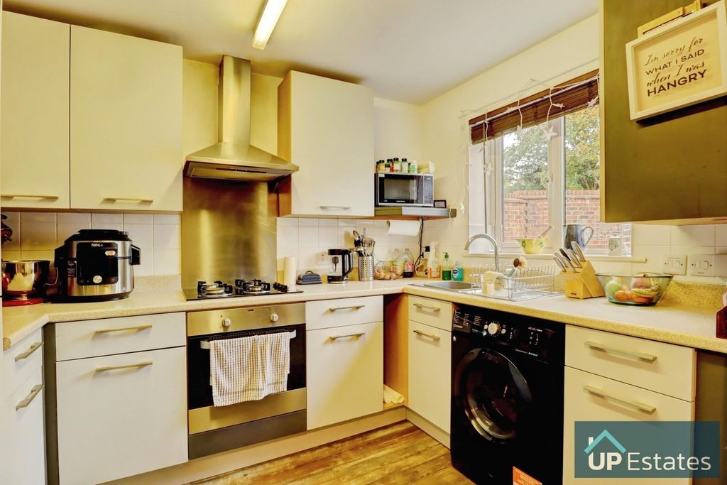 Property photo 3 of 12 Kitchen