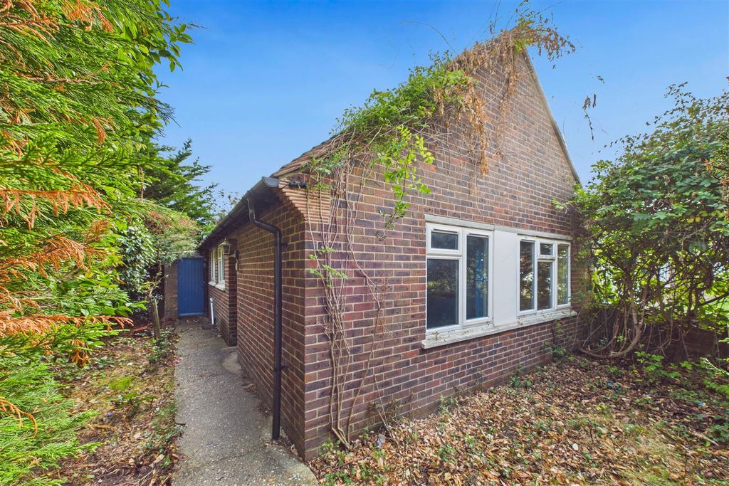 Property photo 1 of 15 Cam01894G0-Pr0215-Still017.Jpg