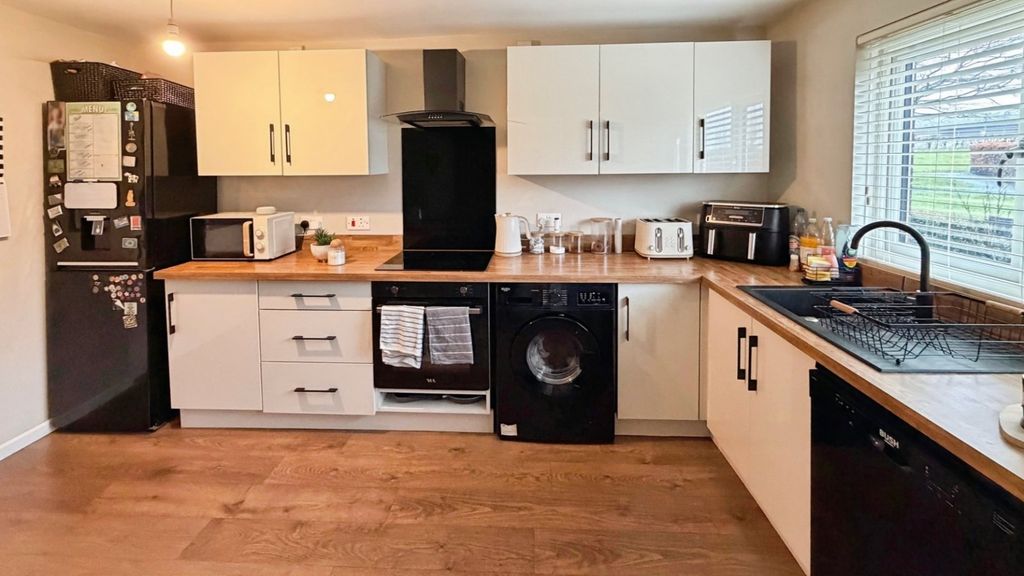 Property photo 2 of 24 Kitchen