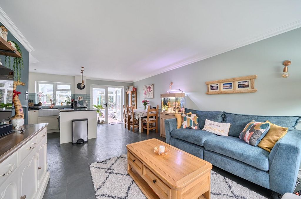 Property photo 3 of 16 1401520-6-696E161E0F896.Jpg