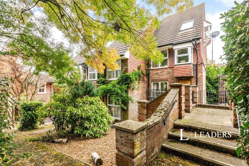 Property photo 1 of 16 External