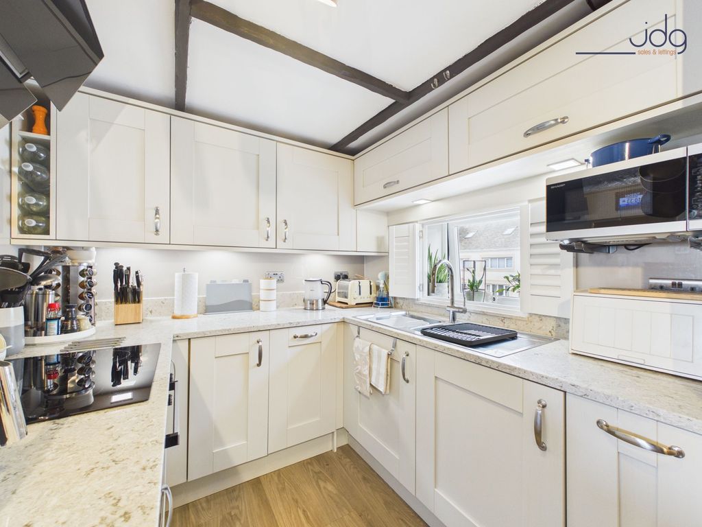 Property photo 2 of 16 Kitchen