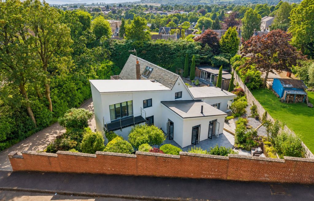 Property photo 1 of 61