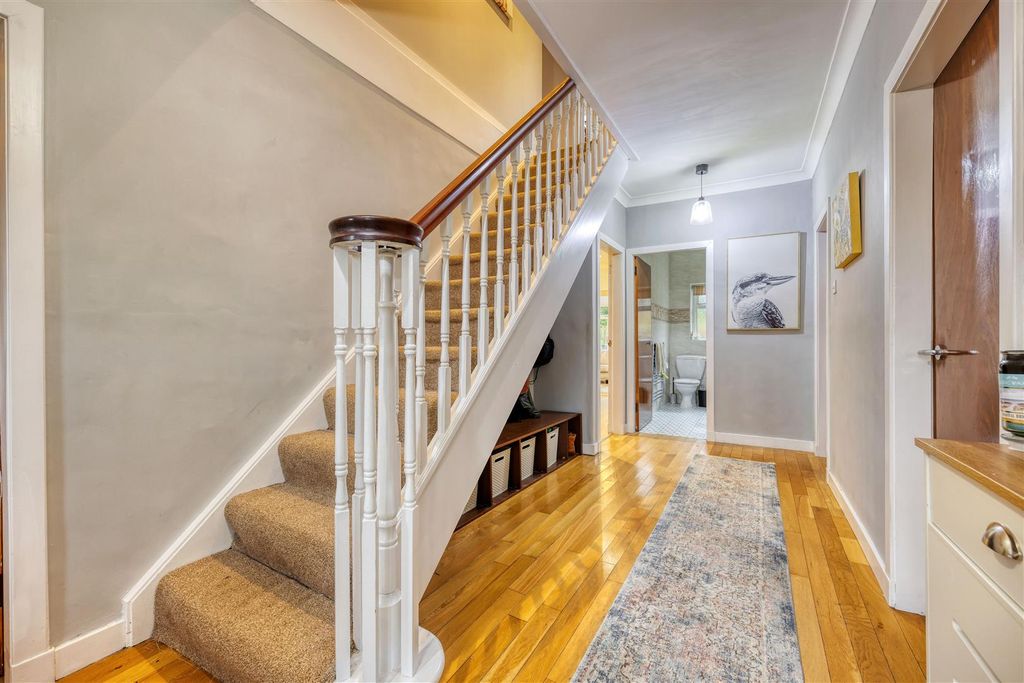 Property photo 2 of 36 2_Sycamore_Ave_Lenzie_023.Jpeg