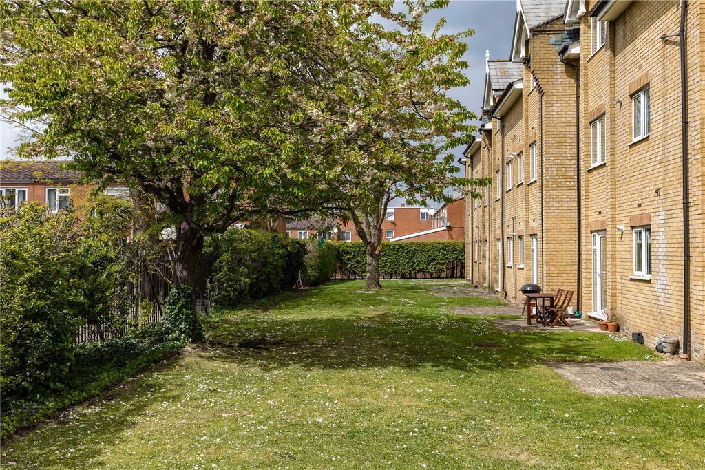 Property photo 3 of 7 Communal Garden