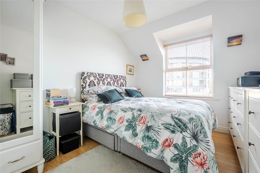 Additional image 5 of 2 bed flat for saleEastgate Court, Church Street, Dunstable, Bedfordshire LU5