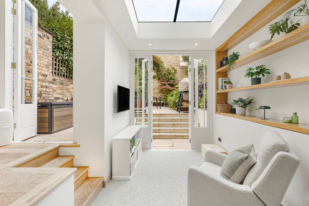 Property photo 3 of 28