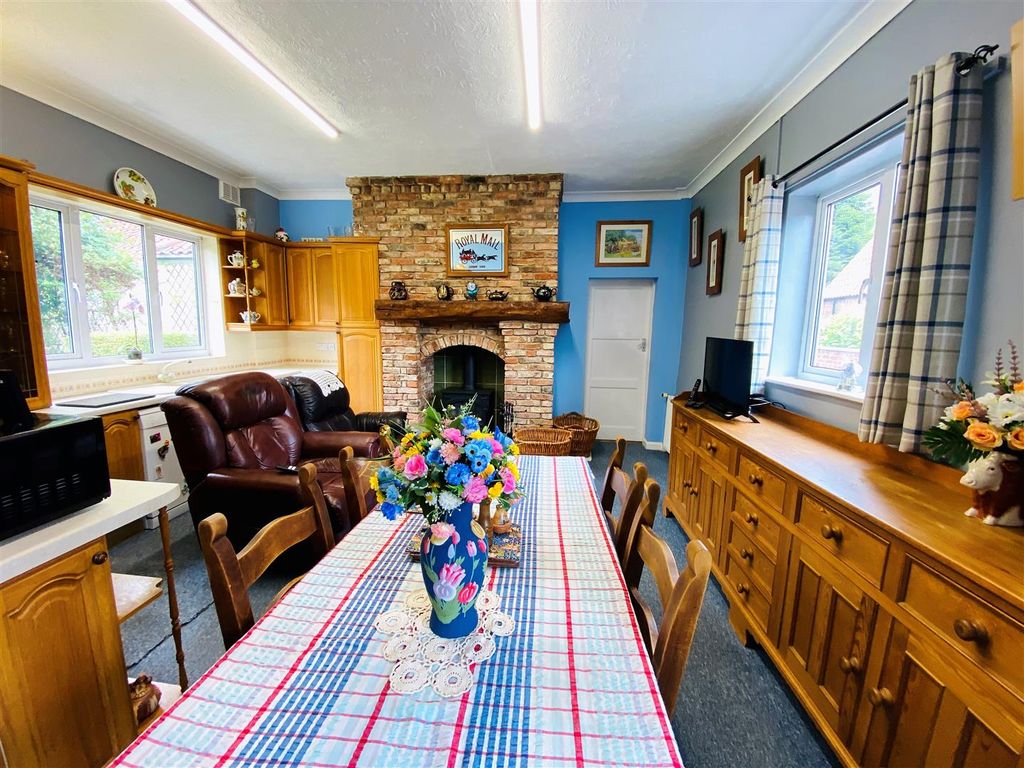 Property photo 2 of 31