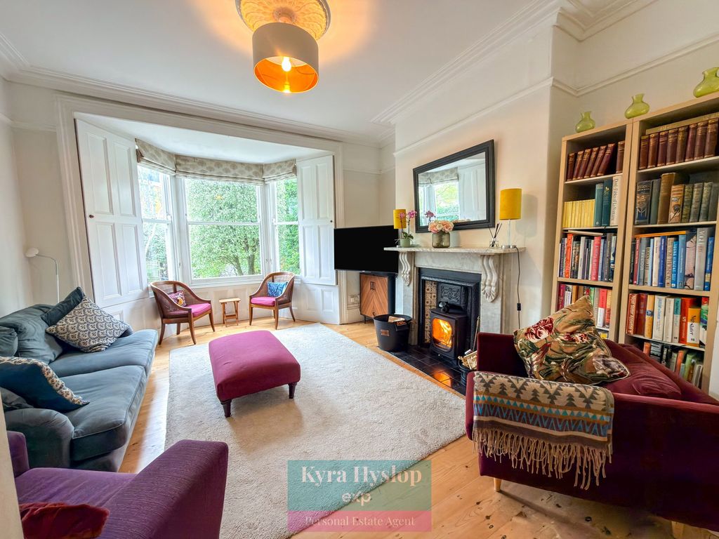 Property photo 2 of 32