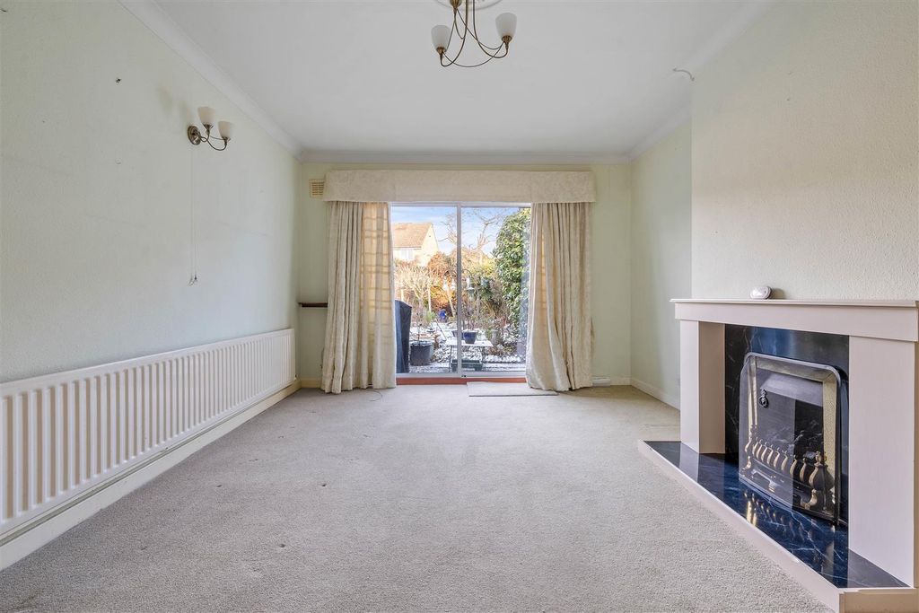 Property photo 3 of 15 Lounge 2.Jpg