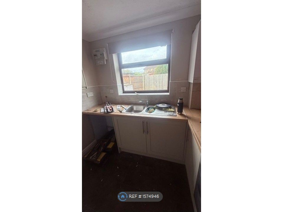Property photo 3 of 12 Kitchen