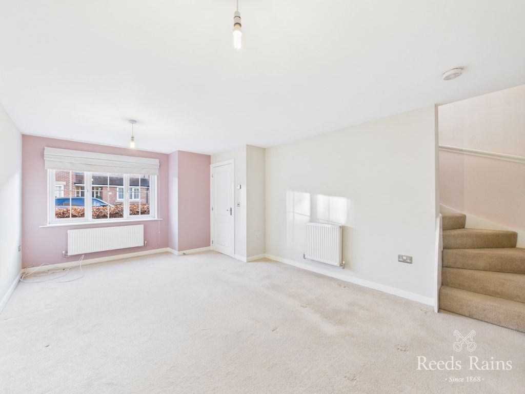 Property photo 2 of 21 Sitting Room