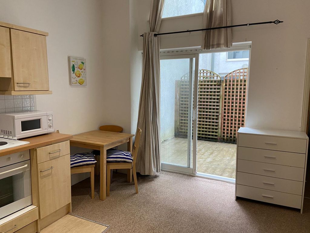 Property photo 1 of 5 1 Bed Flat To Rent Pembroke Buildings, Swansea Sa1