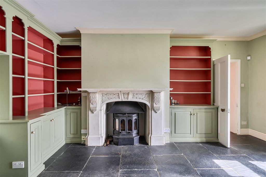 Property photo 3 of 21 Page 3 Large Right.Jpg