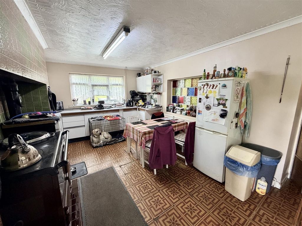 Property photo 3 of 16 Kitchen