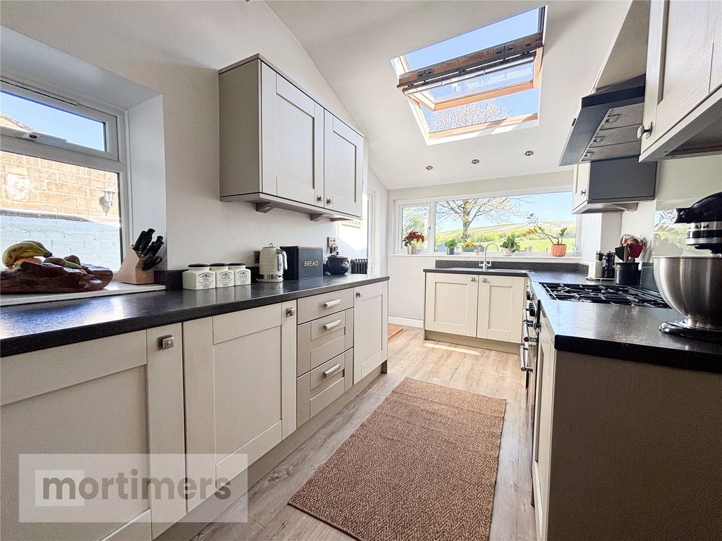 Property photo 2 of 19 Kitchen