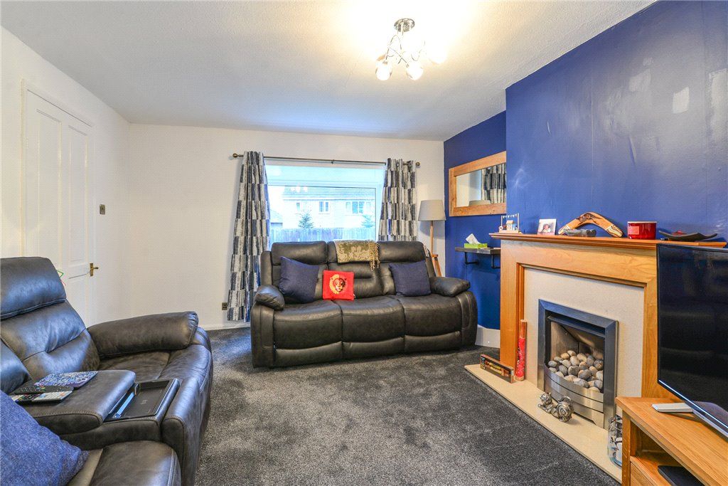 Property photo 3 of 16 Lounge